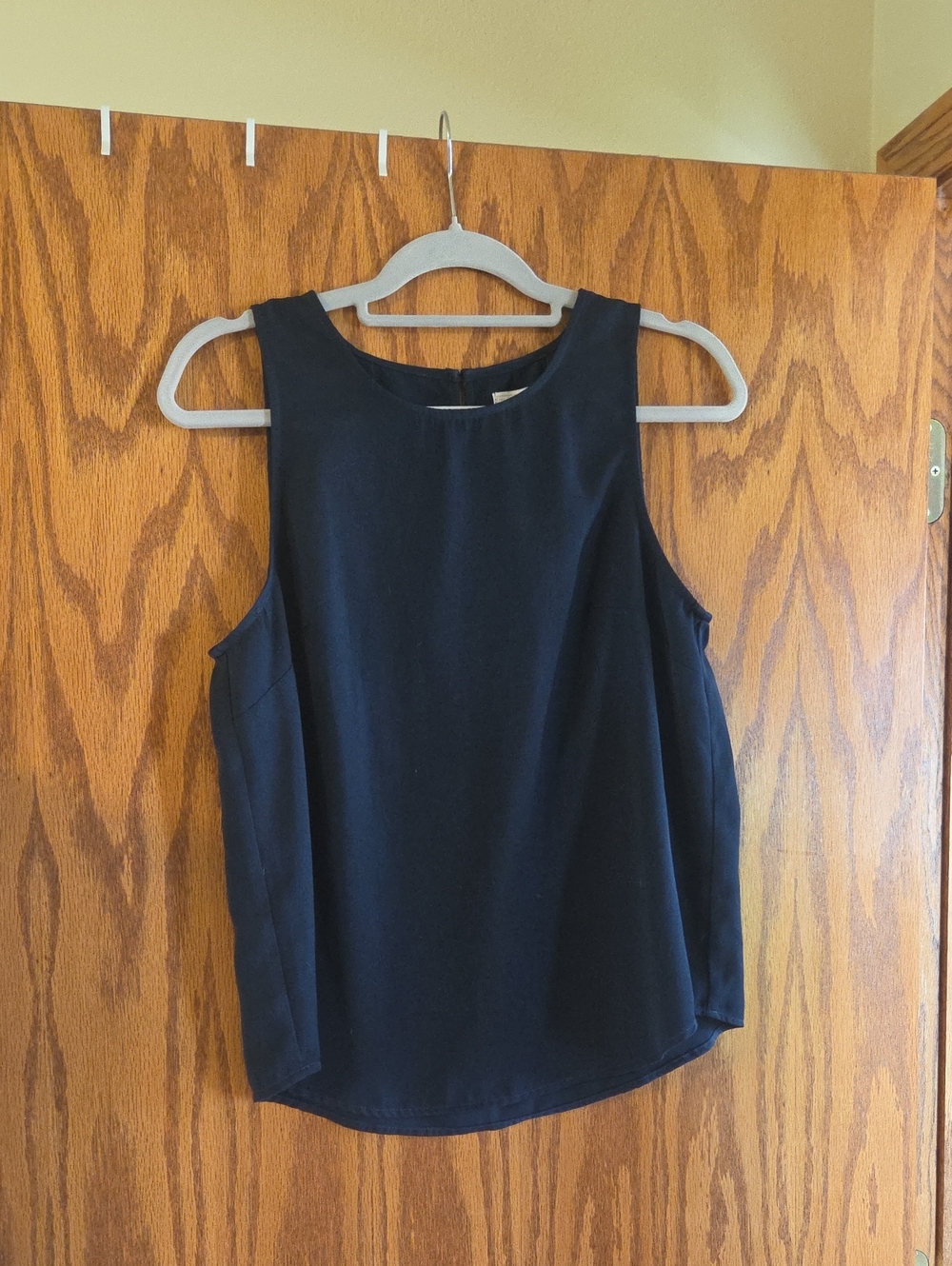 14th & Union Black Sleeveless Shell Top